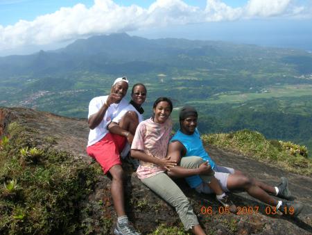 Enfin l'arrivée, LOL